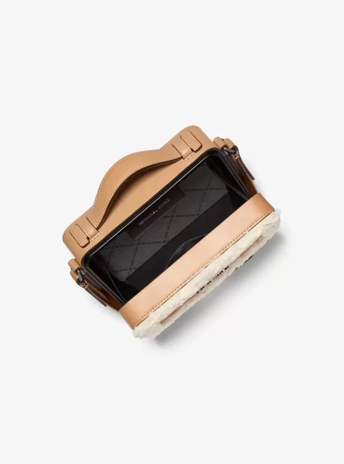 Geantă crossbody Cooper din piele întoarsă și sherpa Geantă crossbody Cooper din piele întoarsă și sherpa