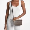 Geantă crossbody Jet Set mare cu logo metalic Geantă crossbody Jet Set mare cu logo metalic