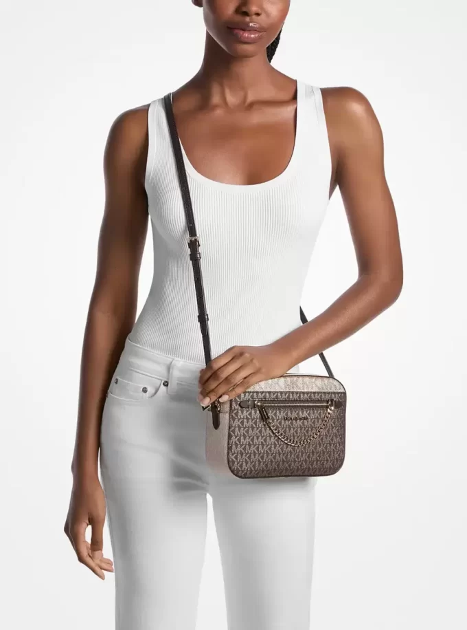 Geantă crossbody Jet Set mare cu logo metalic Geantă crossbody Jet Set mare cu logo metalic