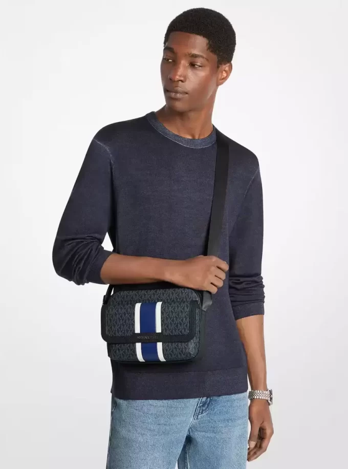 Geantă crossbody medie Cooper Signature Logo cu dungi pentru cameră Geantă crossbody medie Cooper Signature Logo cu dungi pentru cameră