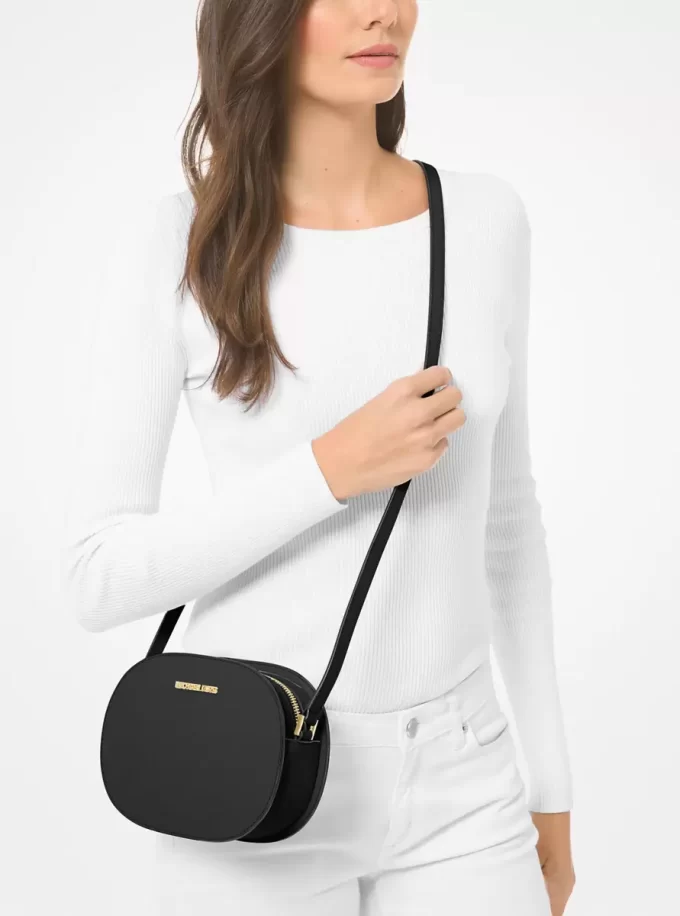 Geantă crossbody medie Jet Set Travel din piele Saffiano Geantă crossbody medie Jet Set Travel din piele Saffiano