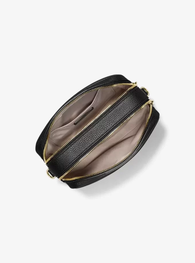 Geantă medie Bryant din piele cu margini mari, model crossbody, pentru cameră Geantă medie Bryant din piele cu margini mari, model crossbody, pentru cameră