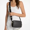 Geantă medie Bryant din piele cu margini mari, model crossbody, pentru cameră Geantă medie Bryant din piele cu margini mari, model crossbody, pentru cameră