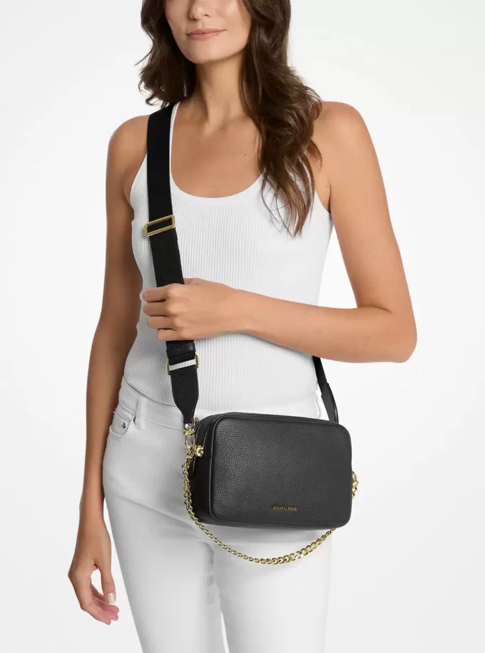 Geantă medie Bryant din piele cu margini mari, model crossbody, pentru cameră Geantă medie Bryant din piele cu margini mari, model crossbody, pentru cameră