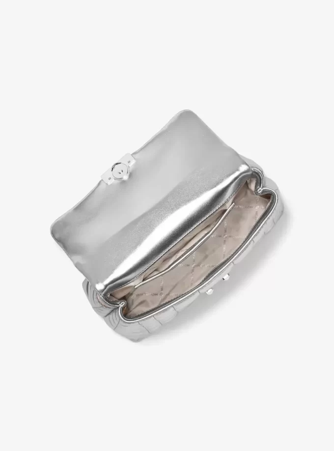Geantă medie Tribeca din piele metalică matlasată Geantă medie Tribeca din piele metalică matlasată
