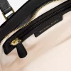 Geantă mică de piele Taryn, convertibilă, tip crossbody Geantă mică de piele Taryn, convertibilă, tip crossbody