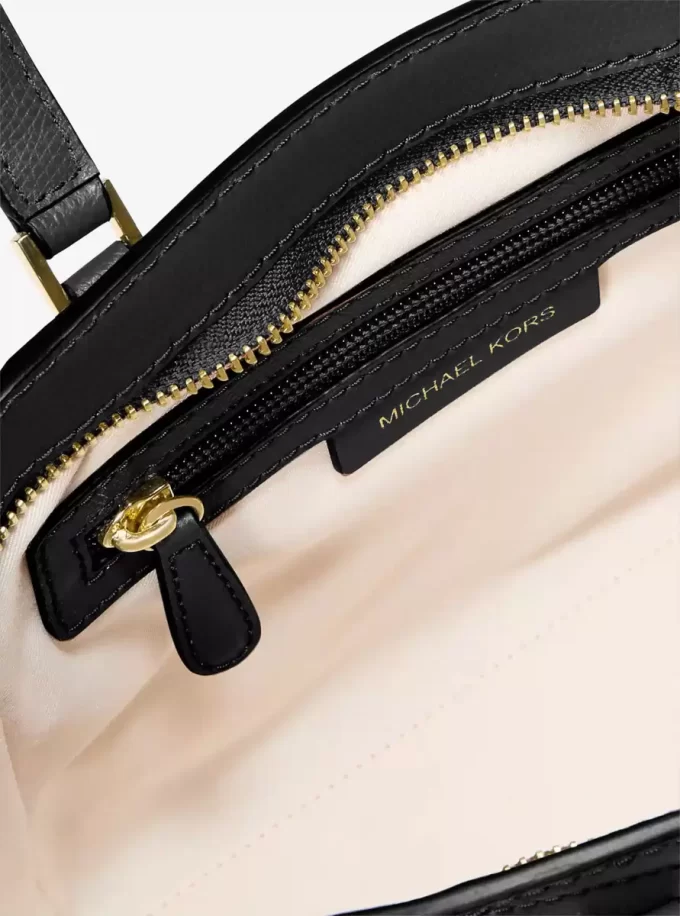 Geantă mică de piele Taryn, convertibilă, tip crossbody Geantă mică de piele Taryn, convertibilă, tip crossbody