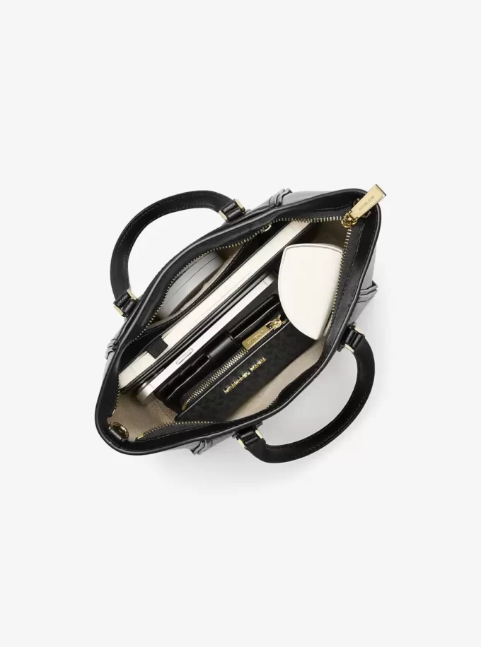 Geantă mică de piele Taryn, convertibilă, tip crossbody Geantă mică de piele Taryn, convertibilă, tip crossbody