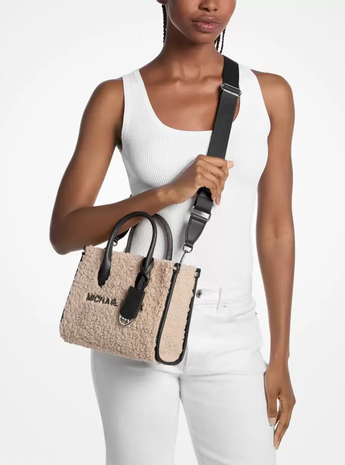 Geantă mică Mirella din imitație de shearling crossbody Geantă mică Mirella din imitație de shearling crossbody