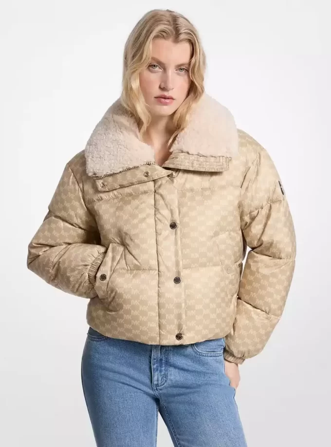 Jachetă pufoasă cu imprimeu de logo și sherpa