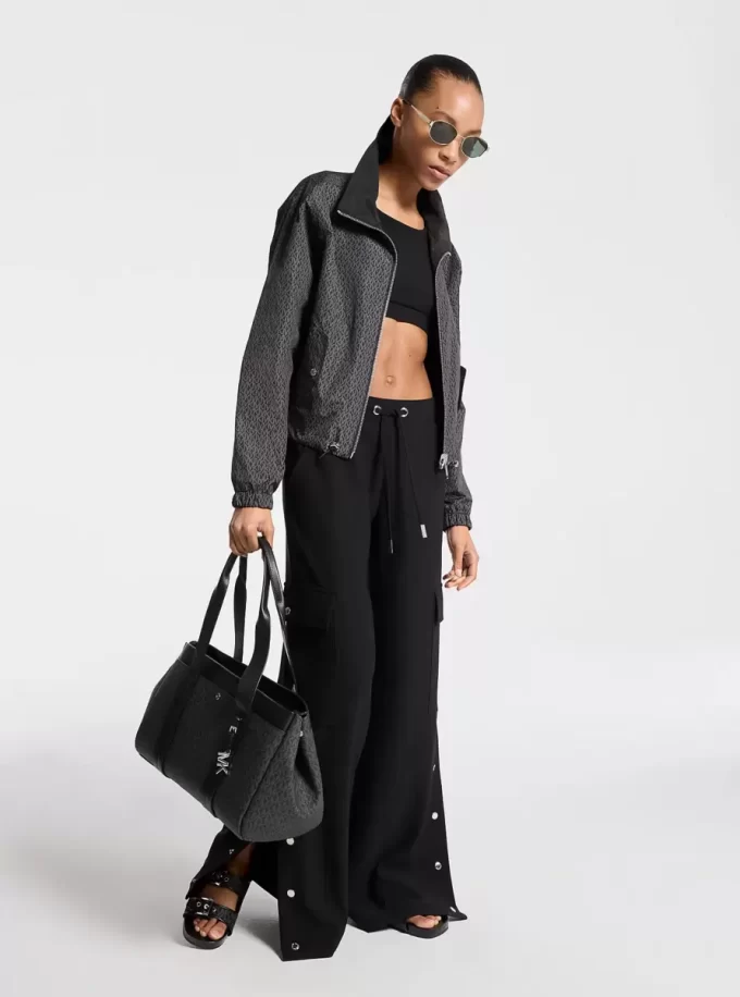 Pantaloni cargo cu croi larg și crep elastic Pantaloni cargo cu croi larg și crep elastic