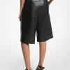 Pantaloni scurți Bermuda din piele plisată Pantaloni scurți Bermuda din piele plisată