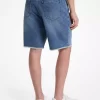 Pantaloni scurți din denim zdrențuiți