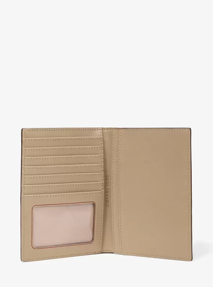 Portofel Jet Set Mediu cu Logo Metallic în relief pentru pașaport