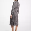 Rochie-cămașă plisată cu imprimeu de șarpe din Georgette Rochie-cămașă plisată cu imprimeu de șarpe din Georgette