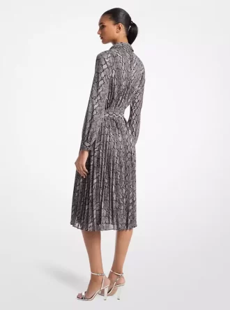 Rochie-cămașă plisată cu imprimeu de șarpe din Georgette