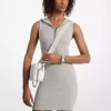 Rochie cu glugă din viscoză elastică și nervuri