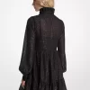 Rochie cu guler lung și croială din jacquard cu clipsuri metalice Rochie cu guler lung și croială din jacquard cu clipsuri metalice