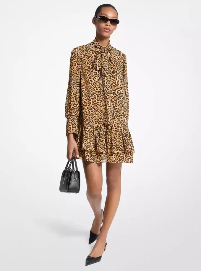 Rochie cu imprimeu leopard și guler nouat din georgette