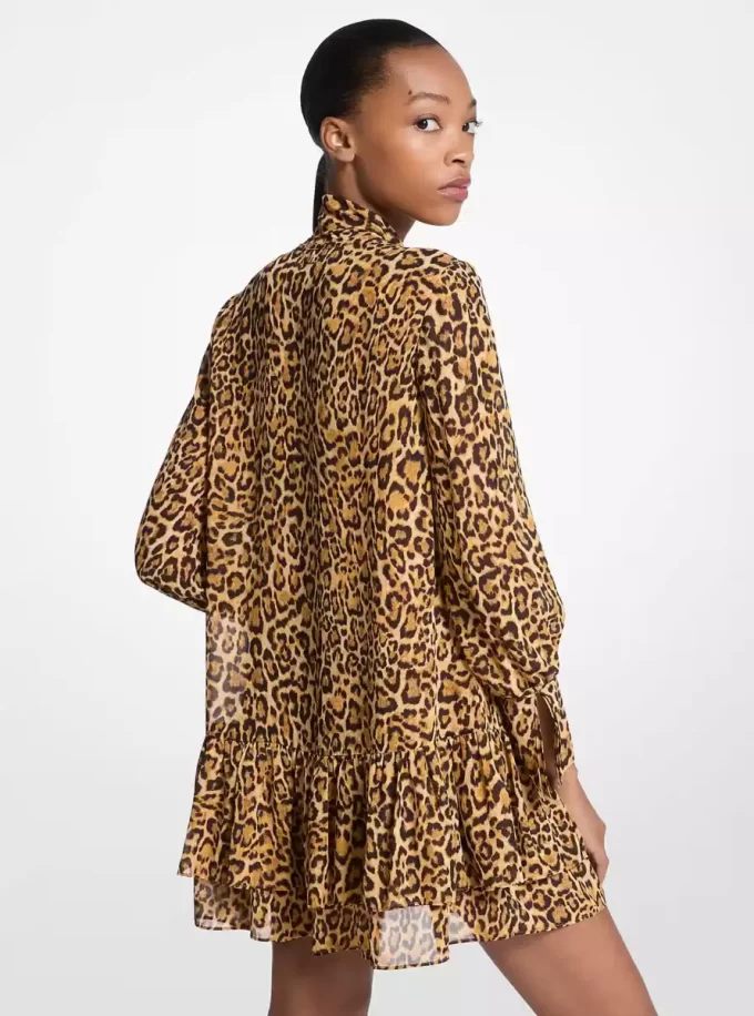 Rochie cu imprimeu leopard și guler nouat din georgette