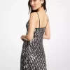 Rochie lejeră din viscoză elastică cu paiete și model șarpe Rochie lejeră din viscoză elastică cu paiete și model șarpe