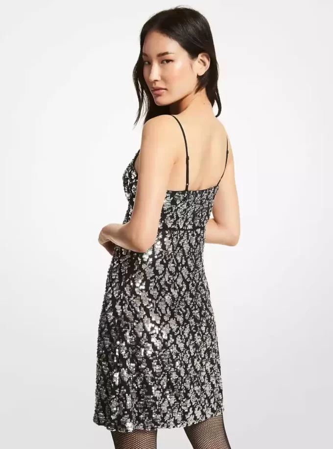 Rochie lejeră din viscoză elastică cu paiete și model șarpe Rochie lejeră din viscoză elastică cu paiete și model șarpe