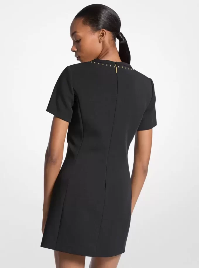 Rochie scurtă din crep elastic cu ținte