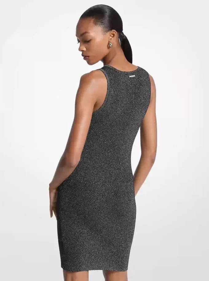 Rochie tricotată cu nervuri metalice