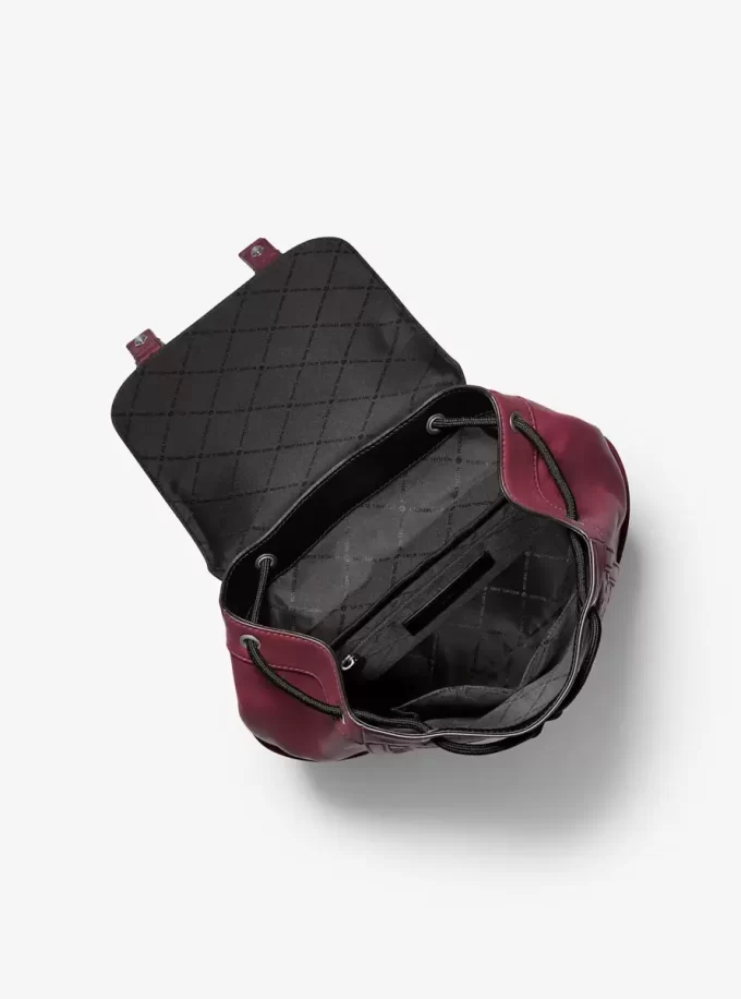 Rucsac Colby Medium din piele lustruită cu logo în relief Rucsac Colby Medium din piele lustruită cu logo în relief