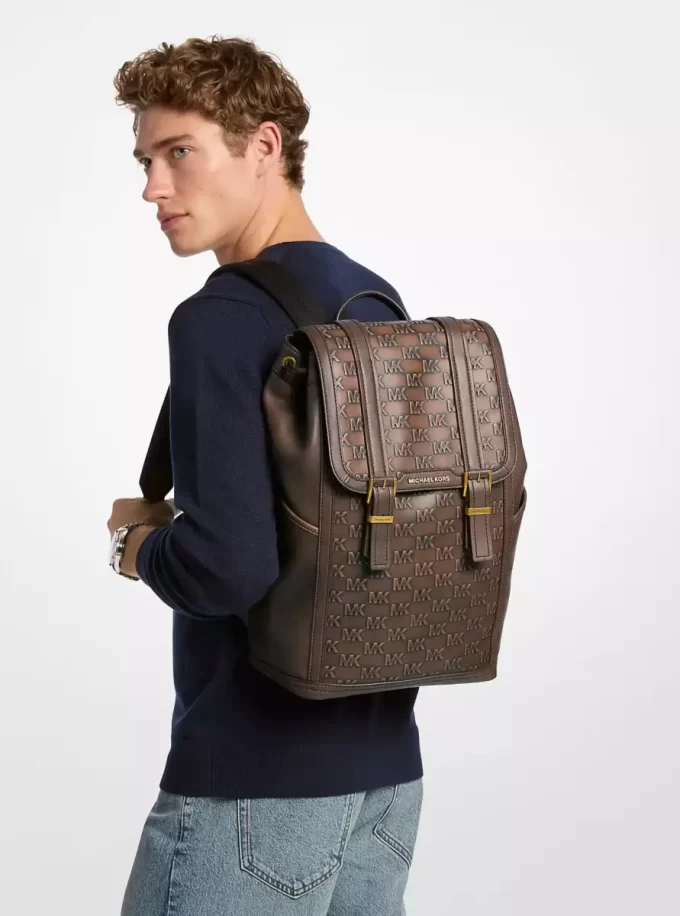 Rucsac Colby Medium din piele lustruită cu logo în relief Rucsac Colby Medium din piele lustruită cu logo în relief