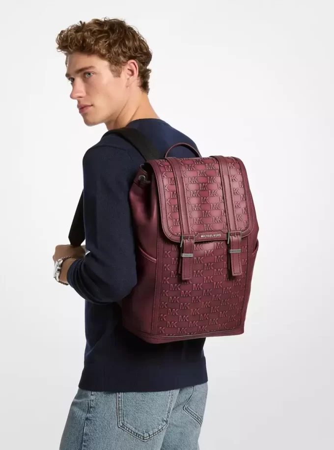 Rucsac Colby Medium din piele lustruită cu logo în relief Rucsac Colby Medium din piele lustruită cu logo în relief