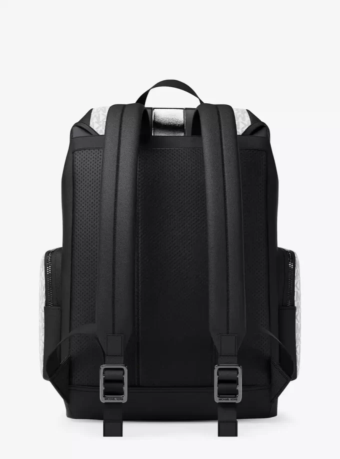 Rucsac Cooper cu dungi metalice și logo-ul semnăturii Rucsac Cooper cu dungi metalice și logo-ul semnăturii