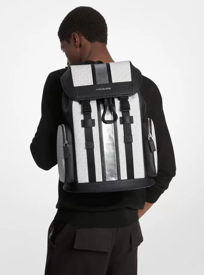 Rucsac Cooper cu dungi metalice și logo-ul semnăturii Rucsac Cooper cu dungi metalice și logo-ul semnăturii
