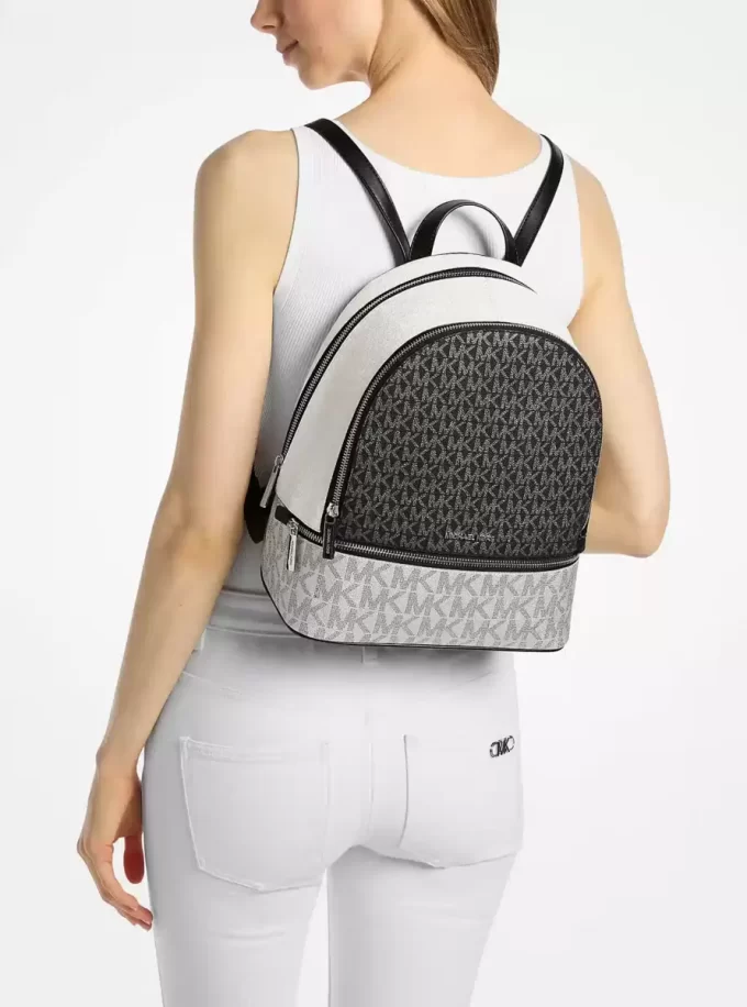 Rucsac Rhea mediu cu logo metalic Rucsac Rhea mediu cu logo metalic