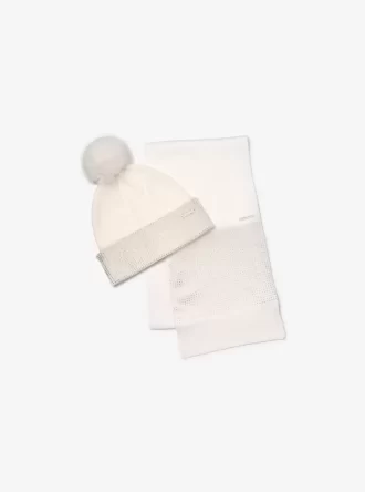 Set căciulă și eșarfă tricotate cu ornament